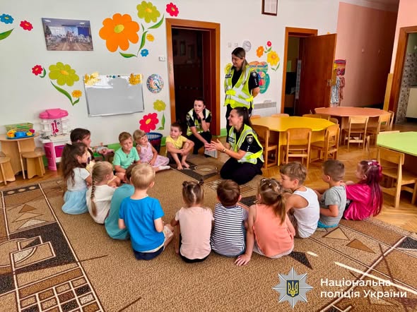 На Снятинщині поліцейські провели урок безпеки для вихованців дитсадка (ФОТО)