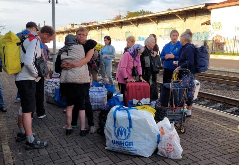 З Донеччини на Прикарпаття евакуювали ще вісьмох людей (ФОТО)