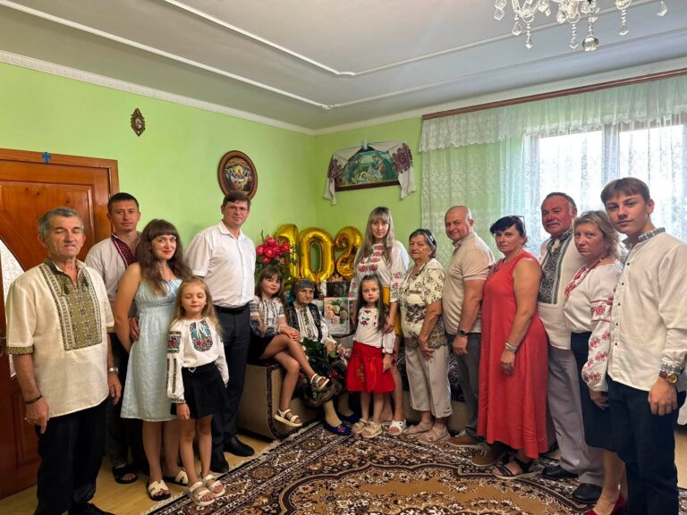 У Калуській громаді 102-річчя відзначила Марія Родзінська: виховала сімох дітей і має 48 нащадків (ФОТО)