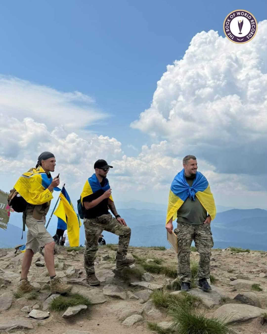 На Говерлі зафіксували рекорд: провели найвищий телевізійний ефір за участі 35 військових та ветеранів (ФОТО)
