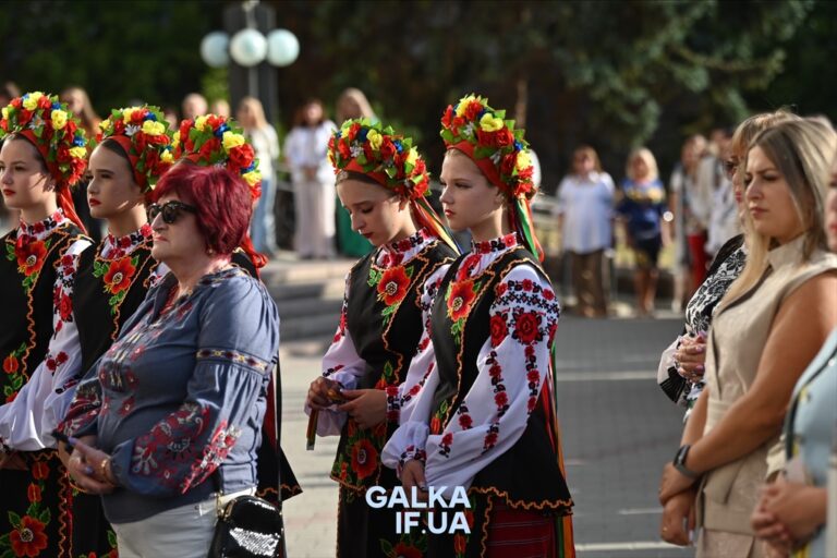 Гімн від «Гуцулії» та нагородження: як у Франківську зустріли 35-ту річницю Незалежності України (ФОТО)