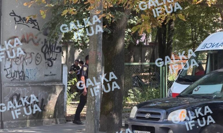 Тіло чоловіка знайшли на одній з вулиць Франківська (ФОТОФАКТ)