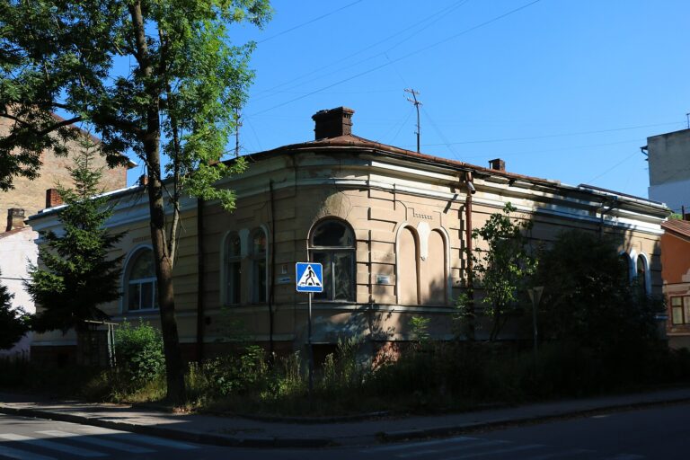 «Дозвільних документів немає»: Марцінків прокоментував роботи біля будинку на Матейка, 40