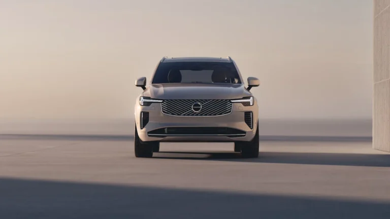 Volvo XC90 для великої родини: які можливості роблять поїздки комфортнішими?