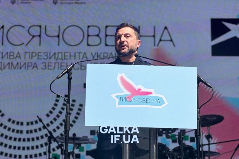 “Маємо виграти битву за серця”: Зеленський відвідав “Тисячовесну” у Франківську (ФОТО) 