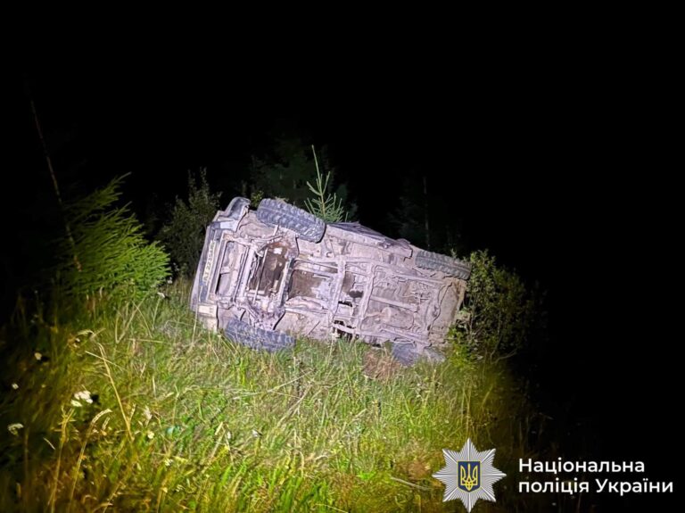 На Верховинщині автомобіль скотився з схилу: загинула пасажирка (ФОТО)