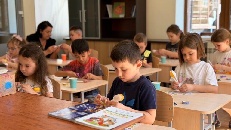 Канцелярія без метушні та стоматолог без страху: де підготувати дитину до школи у Франківську