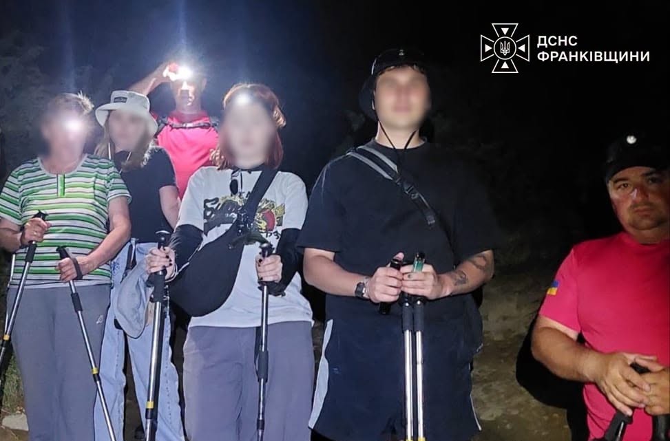 Заблукали й знесилилися: на Прикарпатті рятували туристів у горах (ФОТОФАКТ)