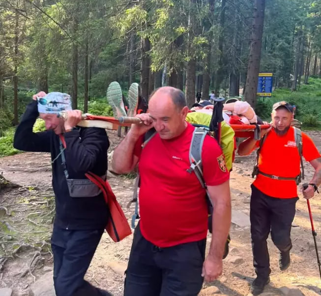 На Говерлі рятувальники евакуювали травмовану туристку з Київщини
