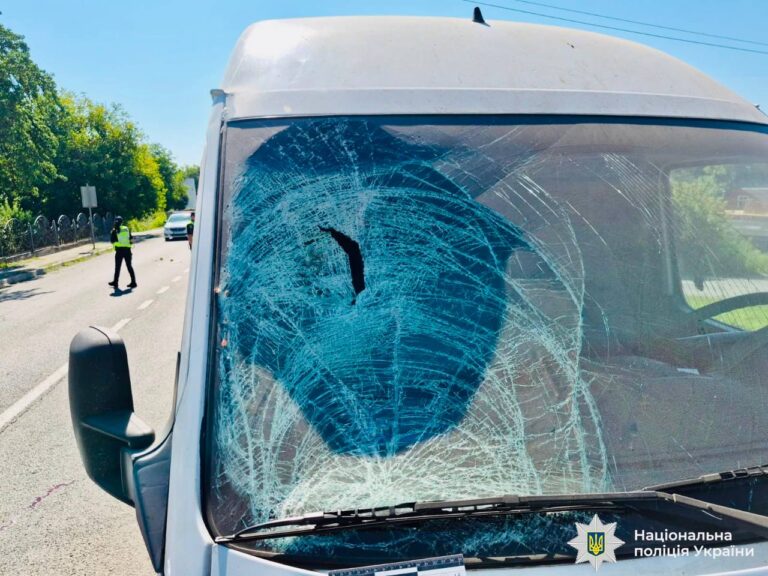У Снятині після зіткнення з мікроавтобусом загинув велосипедист