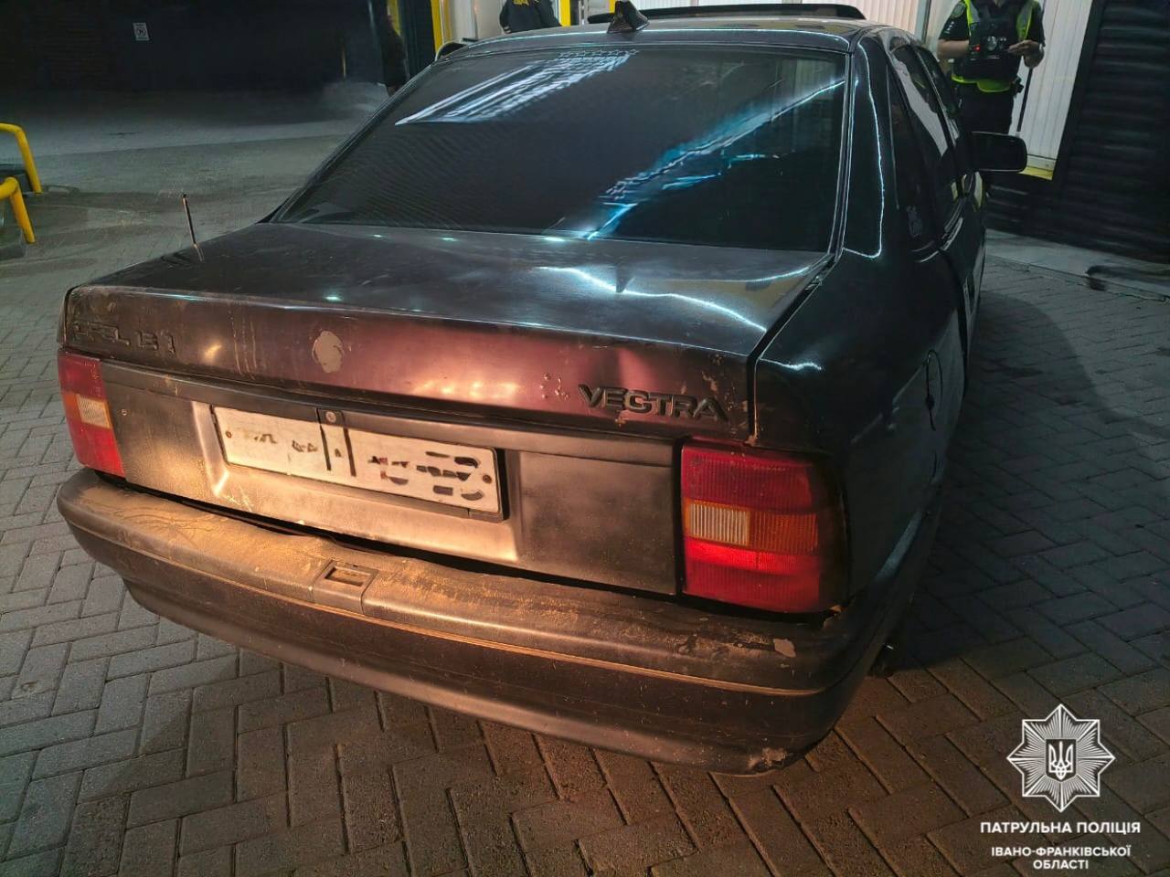 П’яний і без водійського посвідчення: на Тисменицькій зупинили 18-річного за кермом