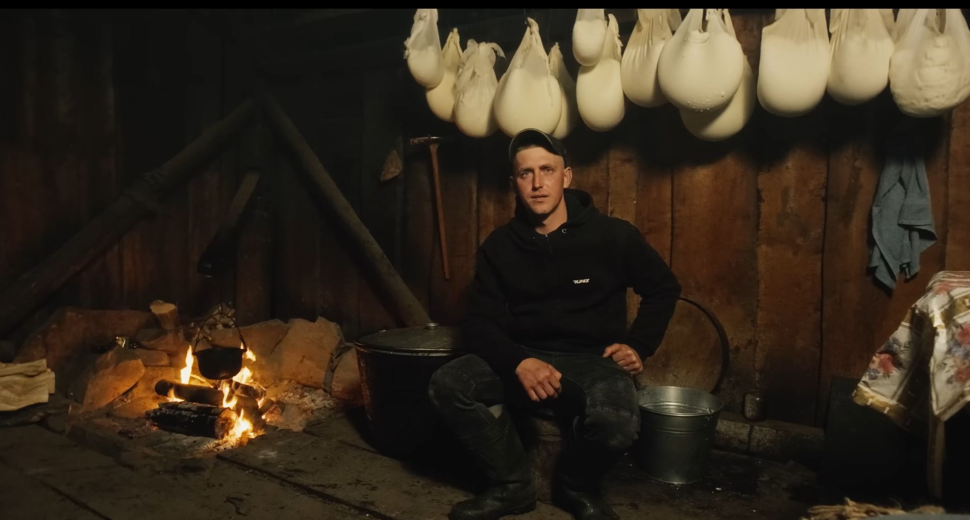 Як карпатські вівчарі роблять сир на полонині (ВІДЕО)