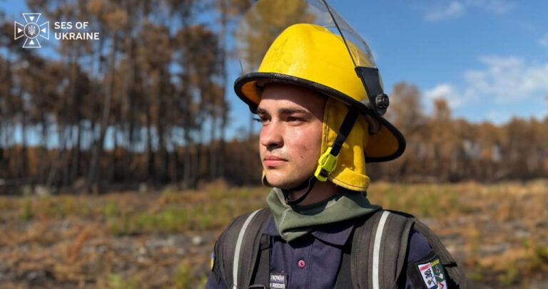 19-річний рятувальник з Коломиї Микола Мушинський ліквідовує лісові пожежі у Франції (ФОТО)
