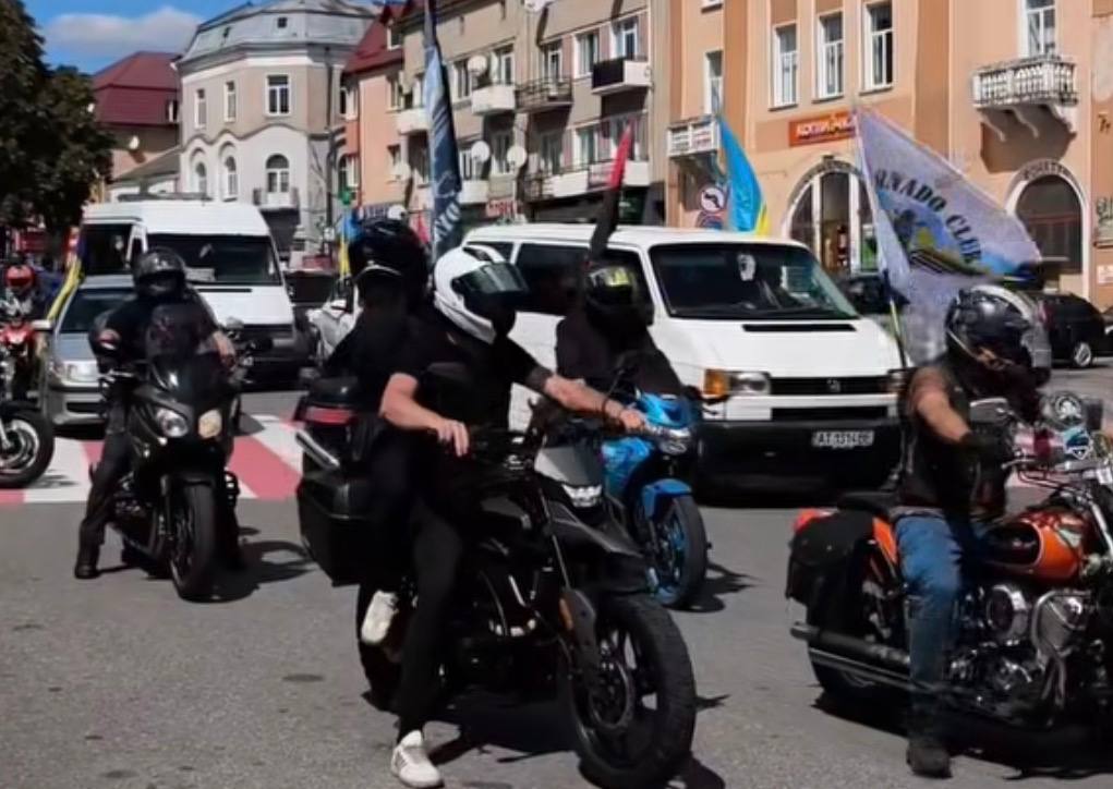На Прикарпатті відбувся автомотопробіг на підтримку полонених та зниклих безвісти (ВІДЕО)