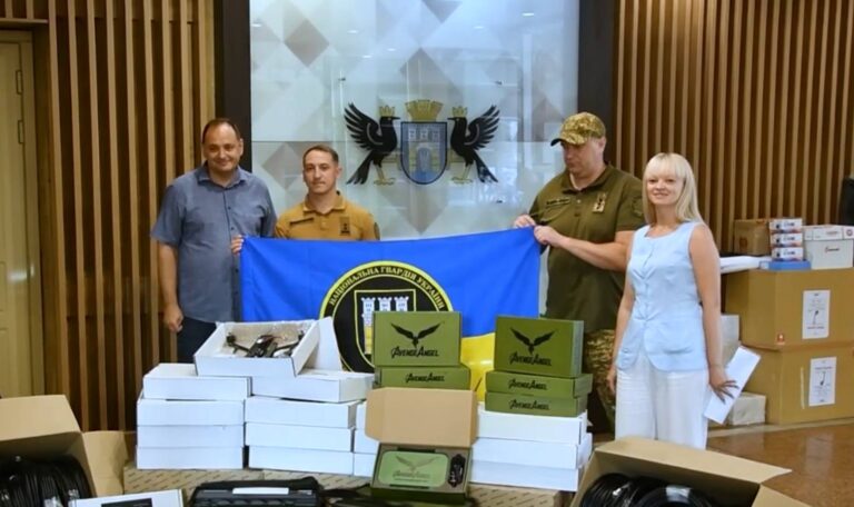 Засоби зв’язку, зарядні станції та FPV-дрони: Франківська громада передала захисникам допомогу на 1,5 млн грн (ВІДЕО)