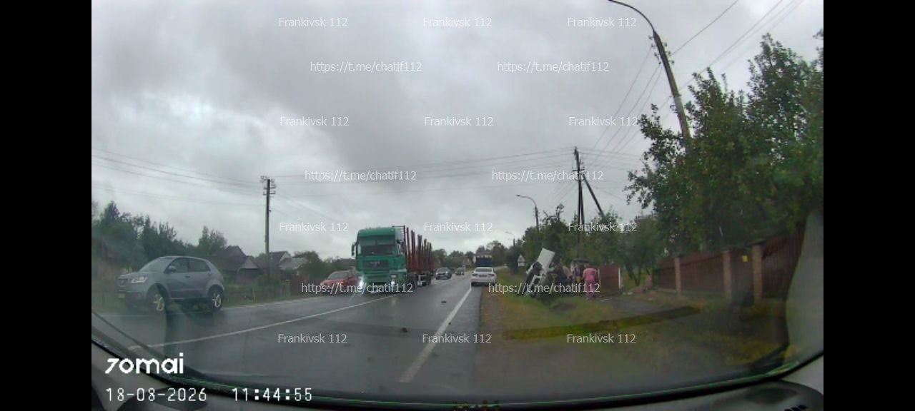 У Боднарові BMW з’їхав у кювет і перекинувся: водійка не впоралася з керуванням (ФОТОФАКТ)