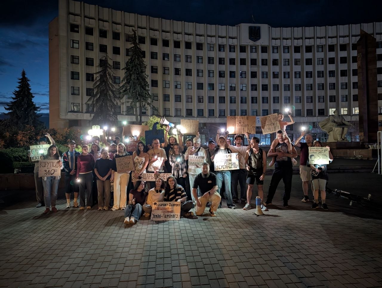 У Франківську завершився щоденний «картонковий» протест (ФОТО)