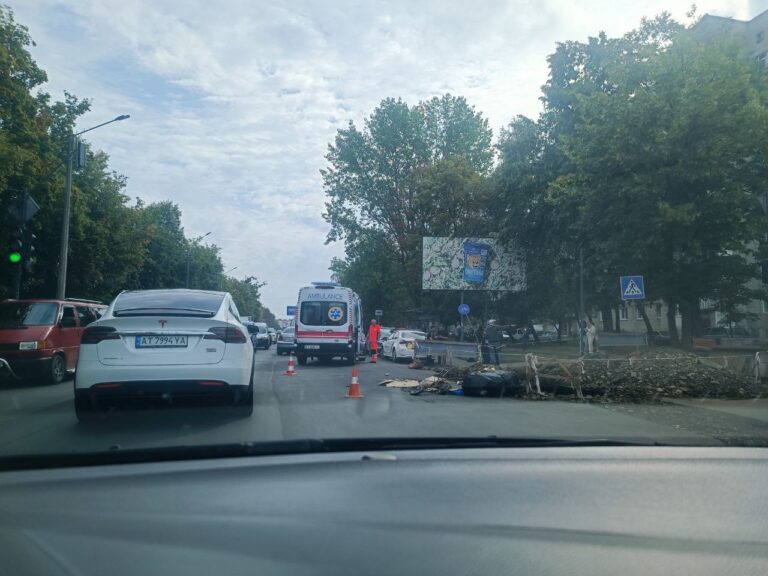 У Франківську КамАЗ збив 81-річну жінку: її госпіталізували (ФОТОФАКТ)