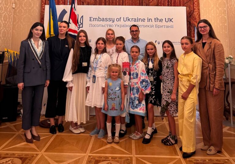 Юні журналістки з Франківська побували в BBC та Посольстві України у Лондоні (ФОТО)