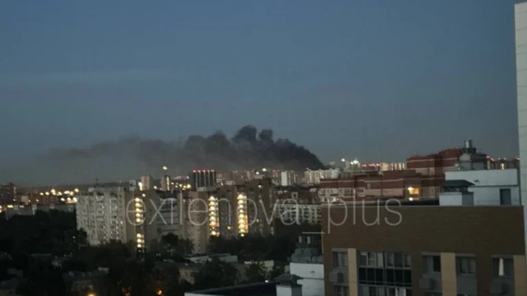 Понад 600 дронів атакували Москву: у Підмосков’ї загорівся склад Wildberries