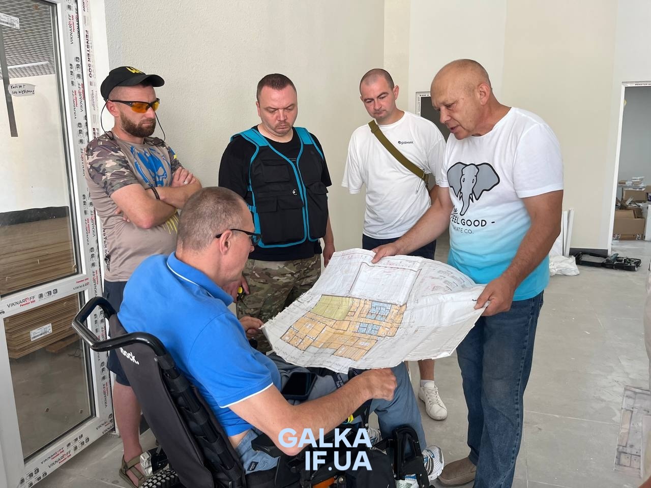 «Через недостатній рівень обізнаності виникають грубі помилки»: ветерани перевірили безбар’єрність Ветеран Хабу на Хмельницького (ФОТО)