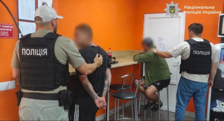 Один зі збутів був у магазині: викрили 25-річного прикарпатця, який продавав канабіс