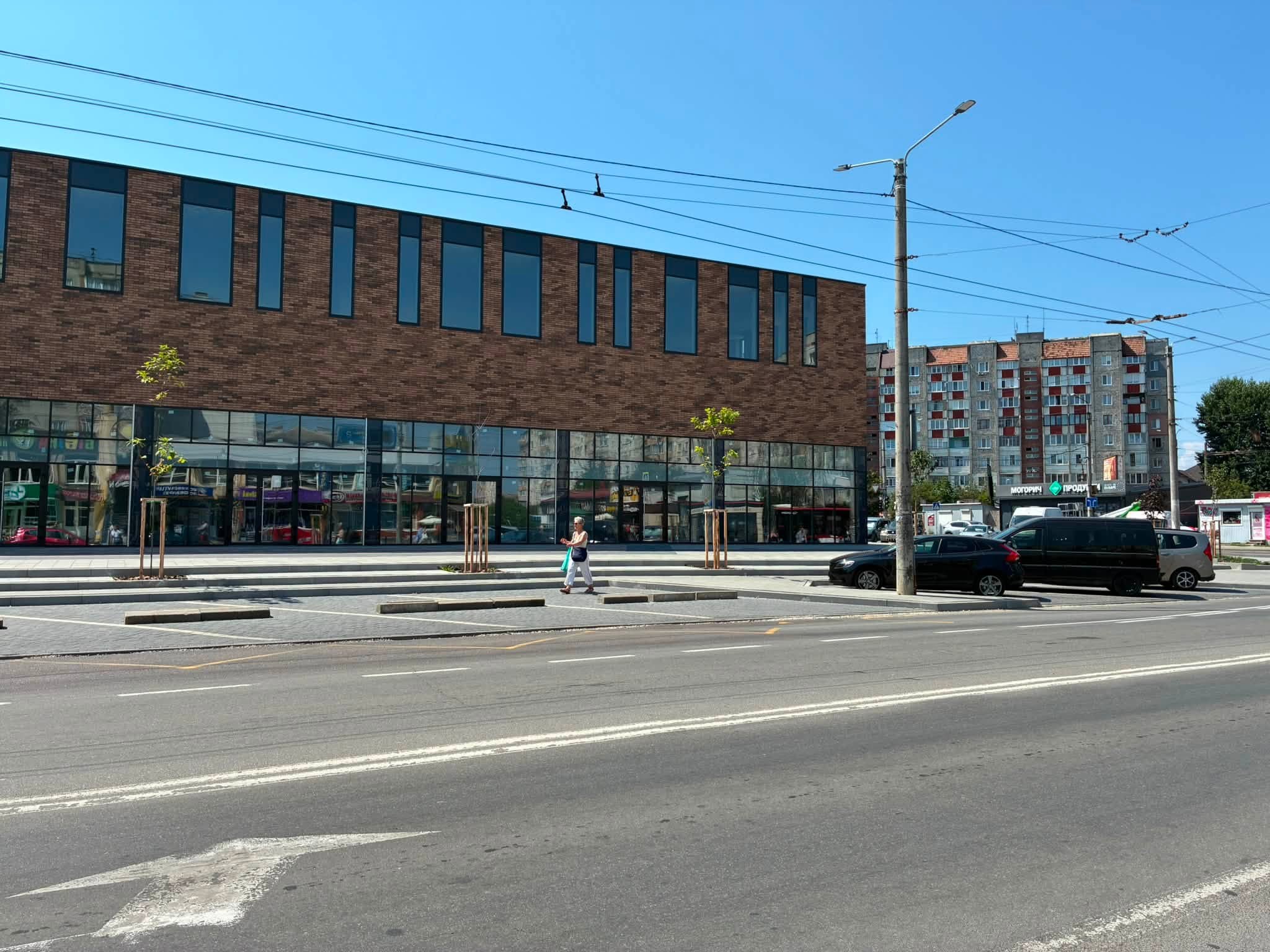 На Стуса біля нового торгового центру перенесуть зупинку громадського транспорту