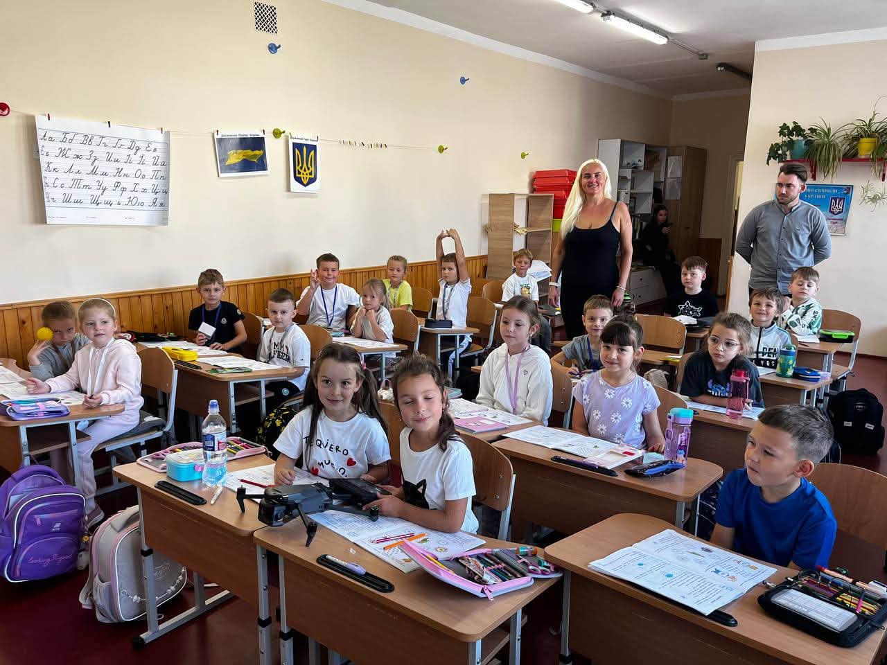 Учні франківського ліцею зібрали 35 тисяч гривень на дрон замість квітів на 1 вересня