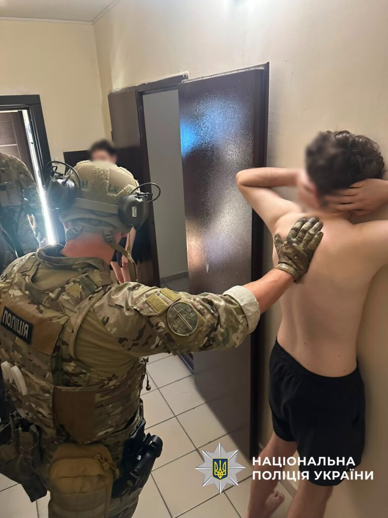 Операція «WallHack»: поліція викрила 23 учасників скам-спільнот, які дурили українців та мешканців ЄС (ВІДЕО)