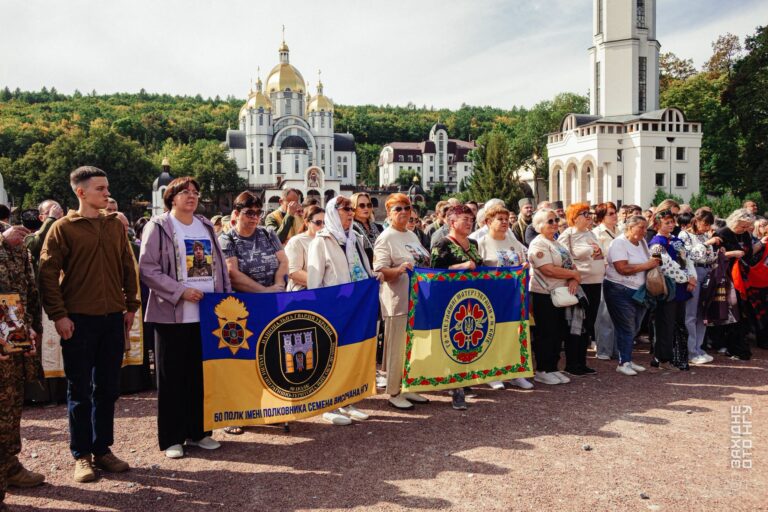 Нацгвардійці 50 полку разом із родинами загиблих та зниклих безвісти захисників здійснили паломництво до Зарваниці (ФОТО)