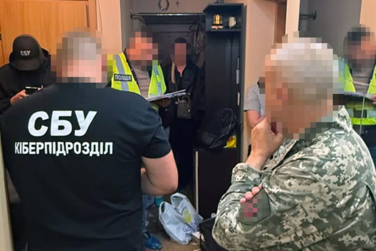 Майже десять років поширював радянську символіку: у Франківську викрили працівника держпідприємства (ФОТО)
