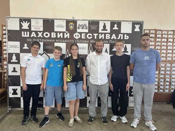 Прикарпатські шахісти вибороли “золото” та “срібло” на фестивалі “Стара фортеця” (ФОТО)