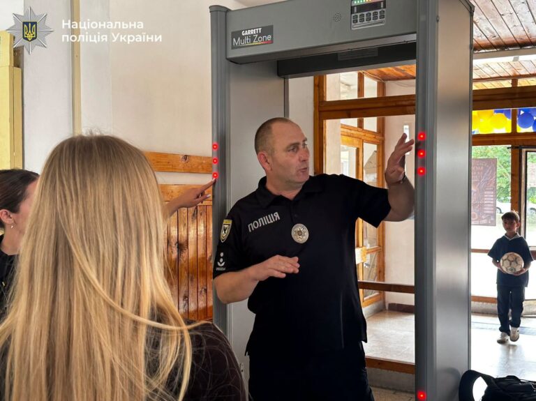 У 15 ліцеях Прикарпаття встановили металодетектори: як працюватимуть нові правила безпеки (ФОТО, ВІДЕО)
