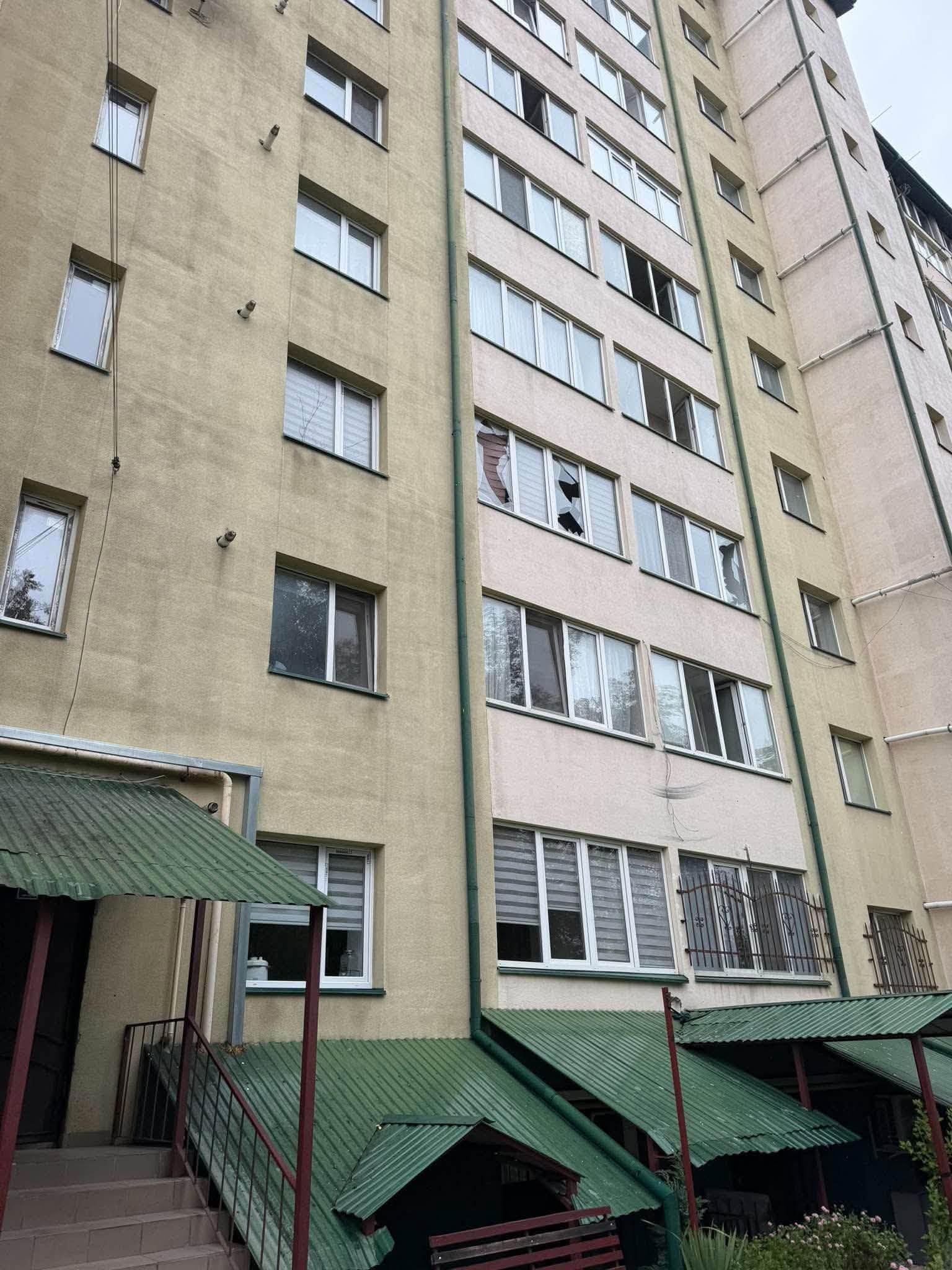 У Франківську через російську атаку пошкоджений житловий будинок (ФОТО)
