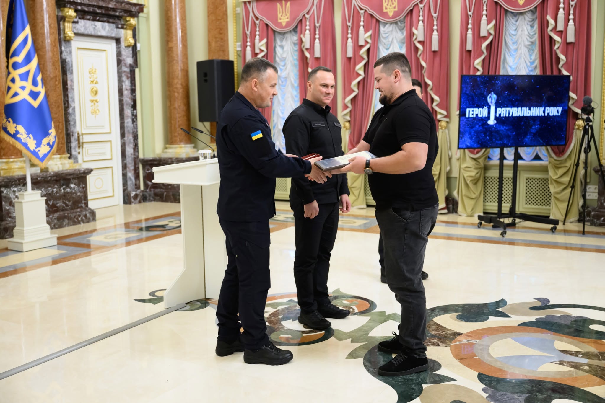 Троє прикарпатців отримали відзнаки «Герой-рятувальник року» за порятунок чотирьох дітей з-під криги у Коломиї (ФОТО)