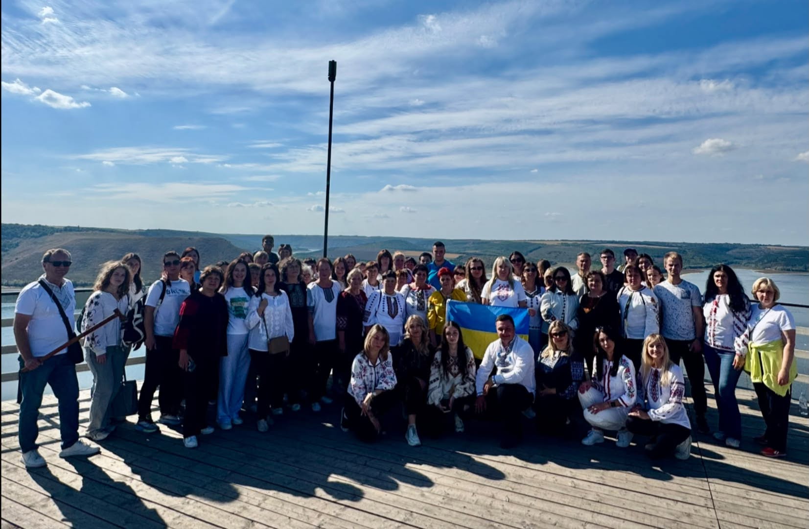 Медики франківської МКЛ встановили фоторекорд у вишиванках під час поїздки на Бакоту (ФОТО)