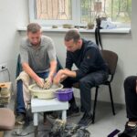 У Франківську ветеран війни провів майстер-клас із гончарства для захисників та їхніх родин (ФОТО)
