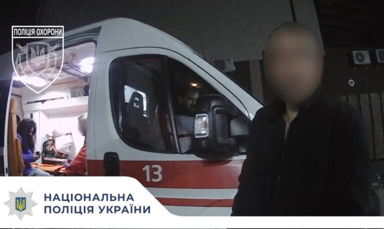 У франківському магазині п’яний чоловік намагався влаштувати бійку з поліцейськими