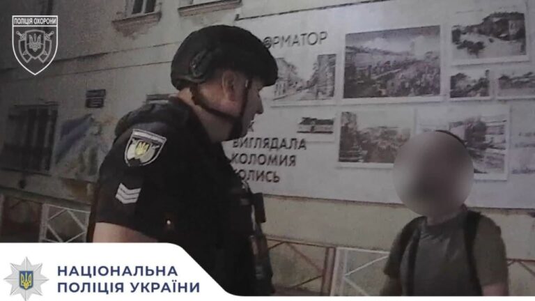 У Коломиї чоловік кидався на людей із розбитою пляшкою: його затримали