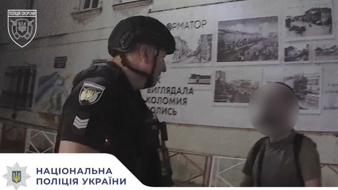 У Коломиї чоловік кидався на людей із розбитою пляшкою: його затримали