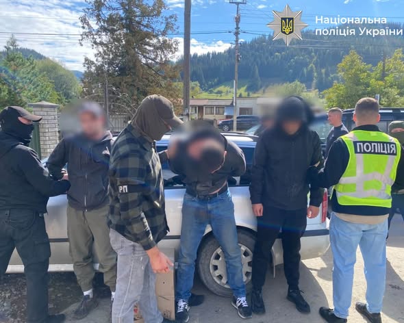 На Прикарпатті затримали 23-річного верховинця, який за $5 тисяч вів через гори до Румунії дніпропетровця (ФОТО)