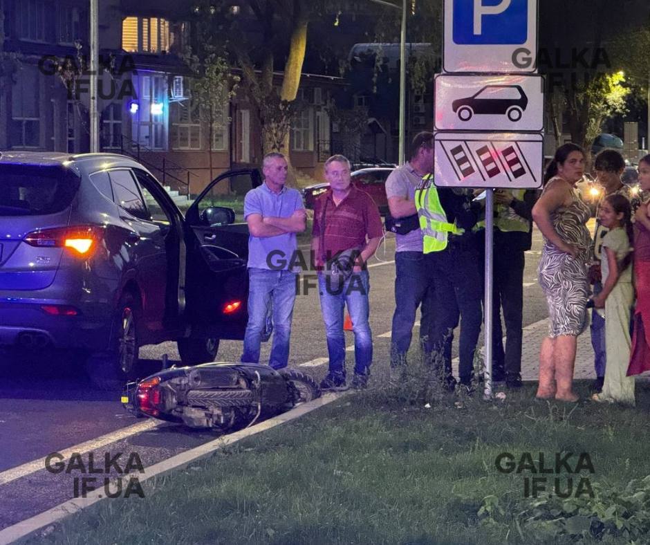 На Хіміків зіткнулися Hyundai та скутер: водія двоколісного госпіталізували (ФОТО)
