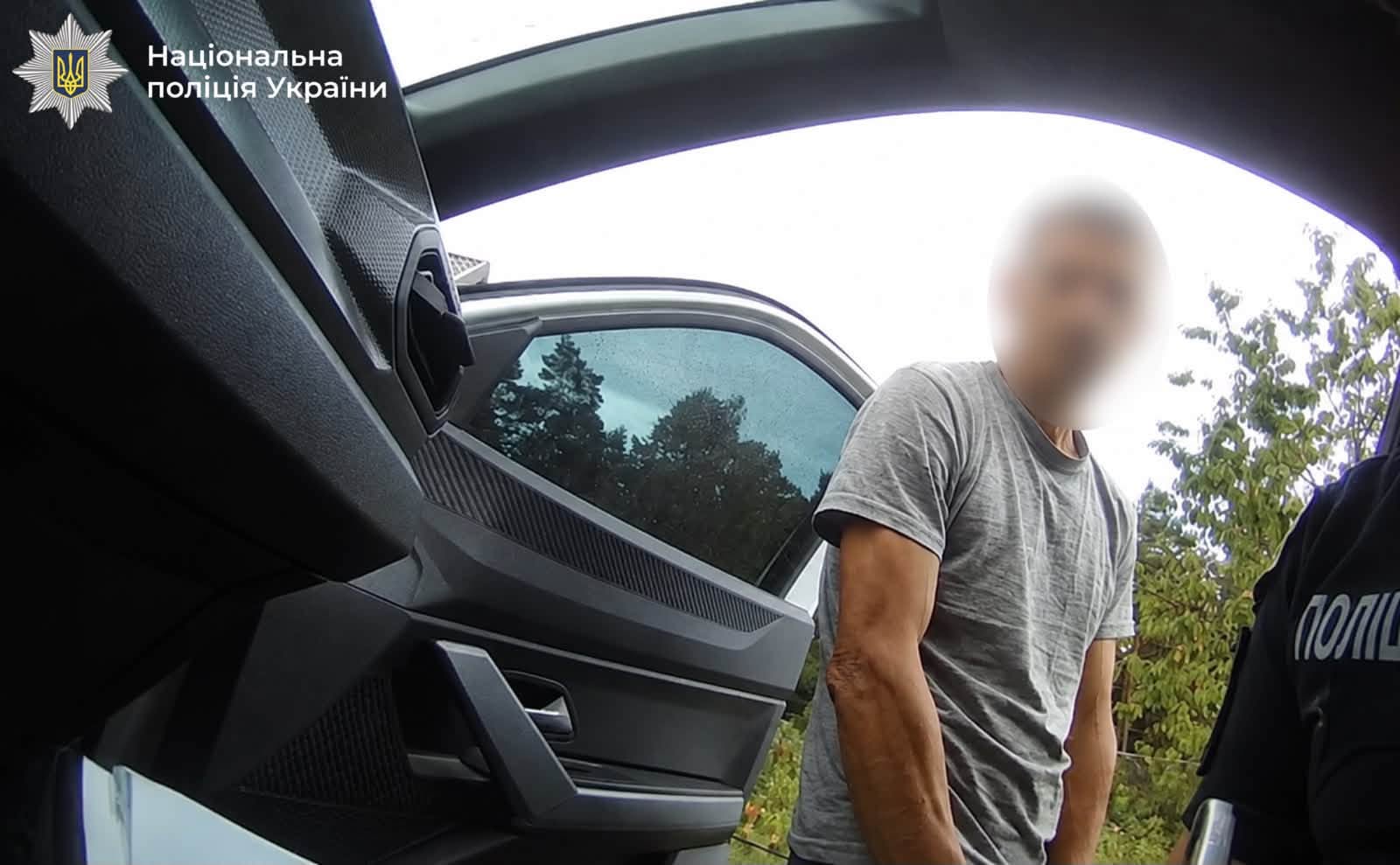 У Делятині п’яний водій на автівці у розшуку намагався дати поліціянтам 4 тисячі гривень (ФОТО)