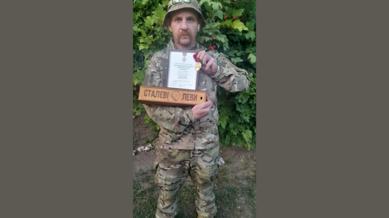 Прикарпатського захисника Андрія Вередюка нагородили “Хрестом Хоробрих” (ФОТО)