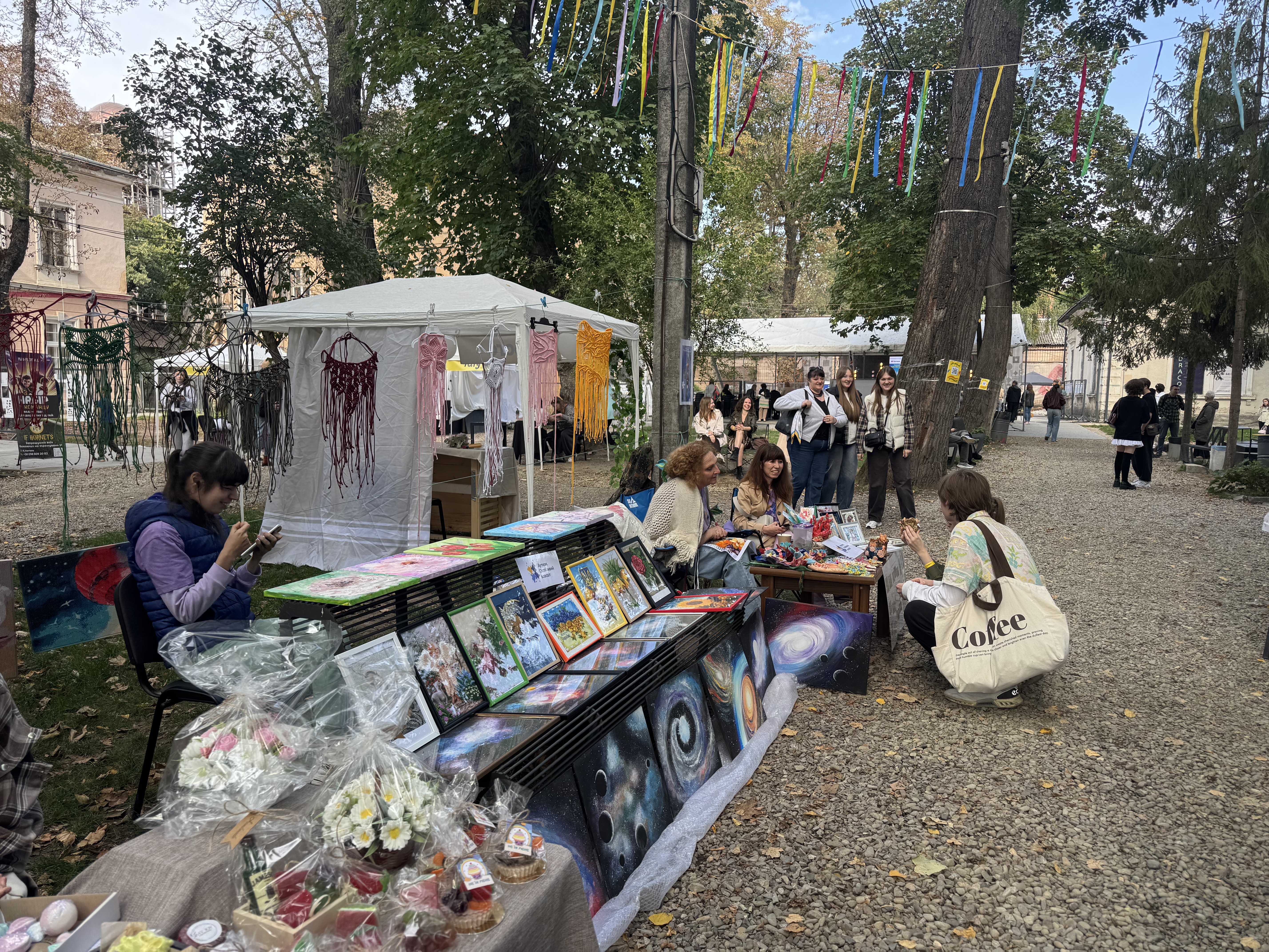 “Я серед херсонців”: у Франківську провели фестиваль “Вітер нині південний” (ФОТО)