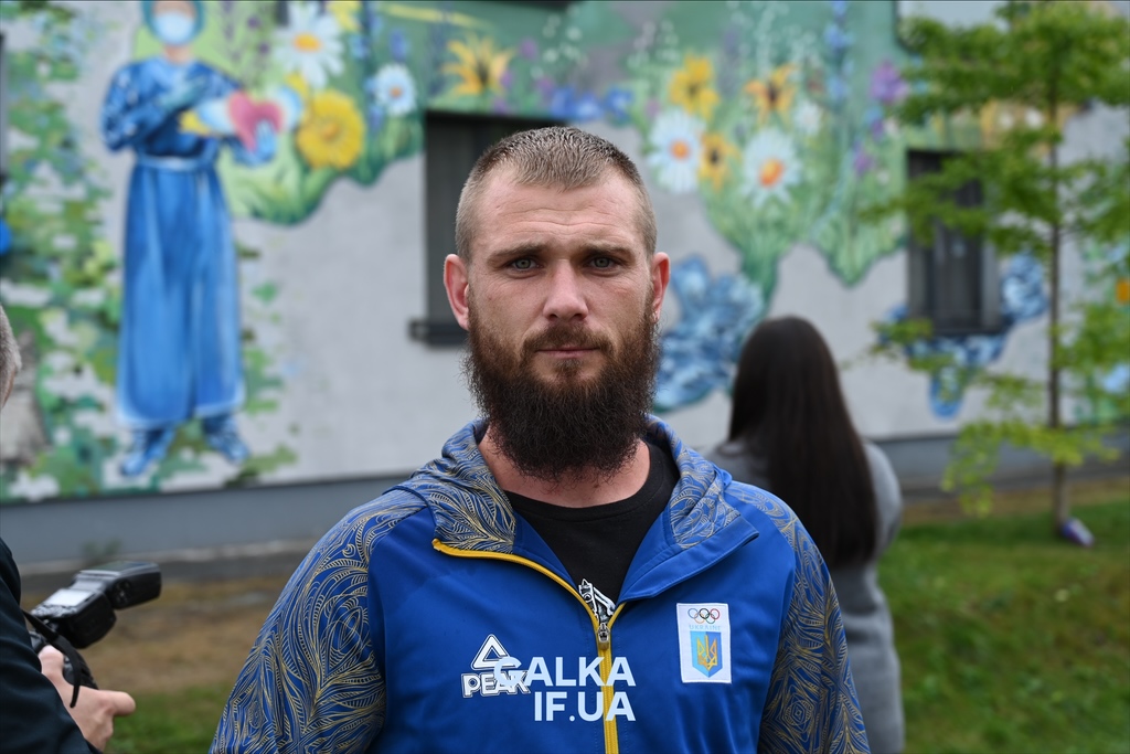 «Перемога життя над руїнами»: у Лисці відкрили мурал, який два місяці створювали разом із військовими (ФОТО)