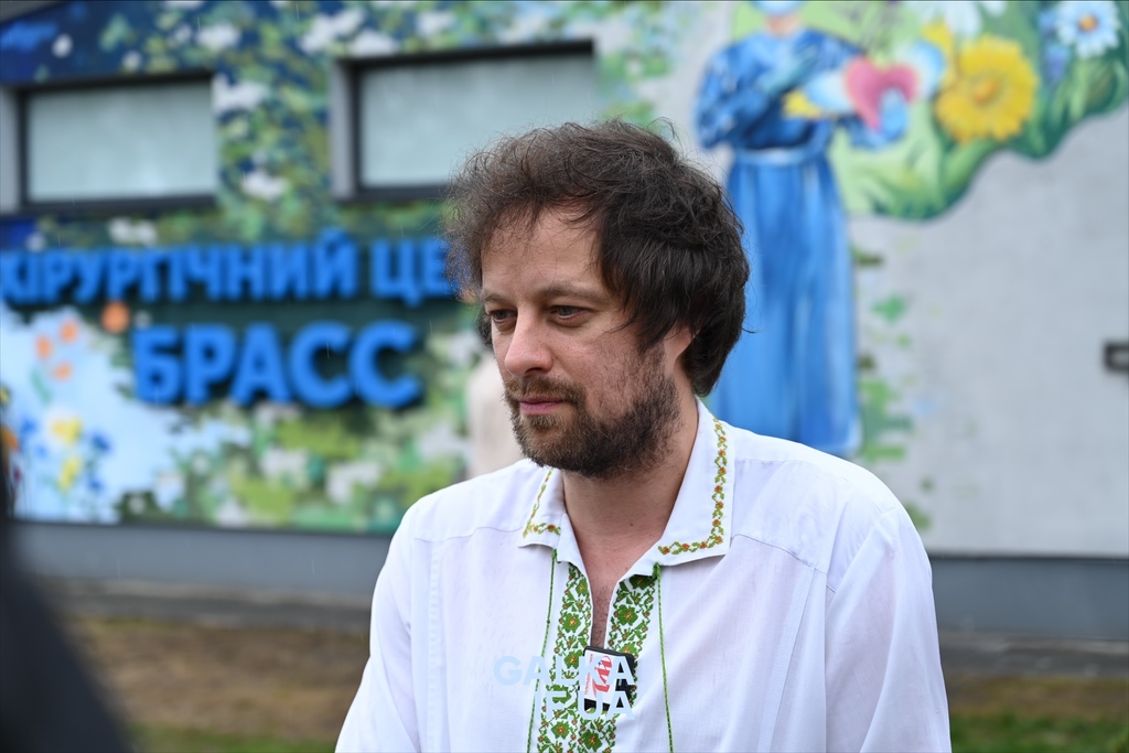 «Перемога життя над руїнами»: у Лисці відкрили мурал, який два місяці створювали разом із військовими (ФОТО)