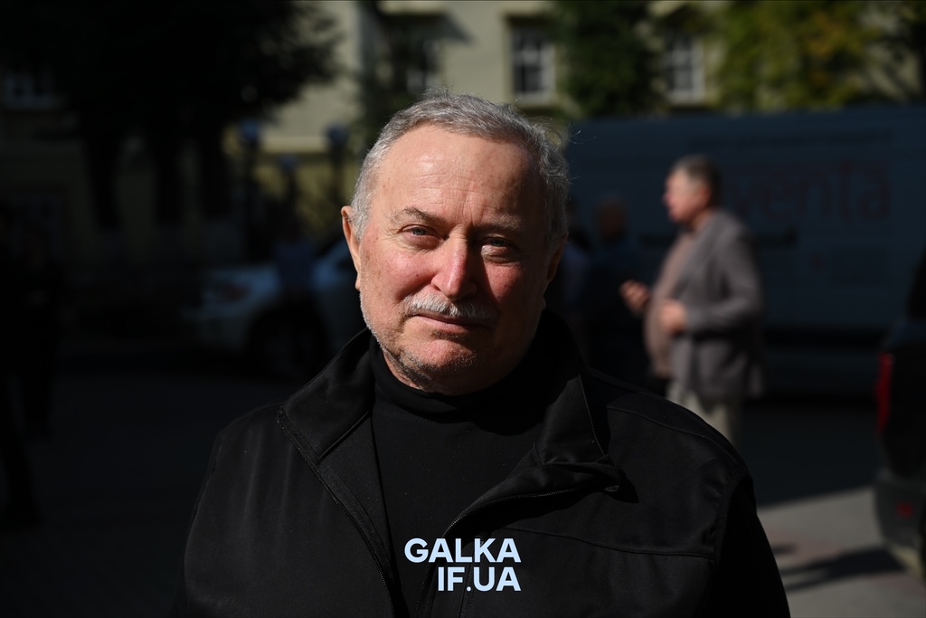 Під Led Zeppelin: франківці провели в останню путь ексмера Віктора Анушкевичуса (ФОТО)