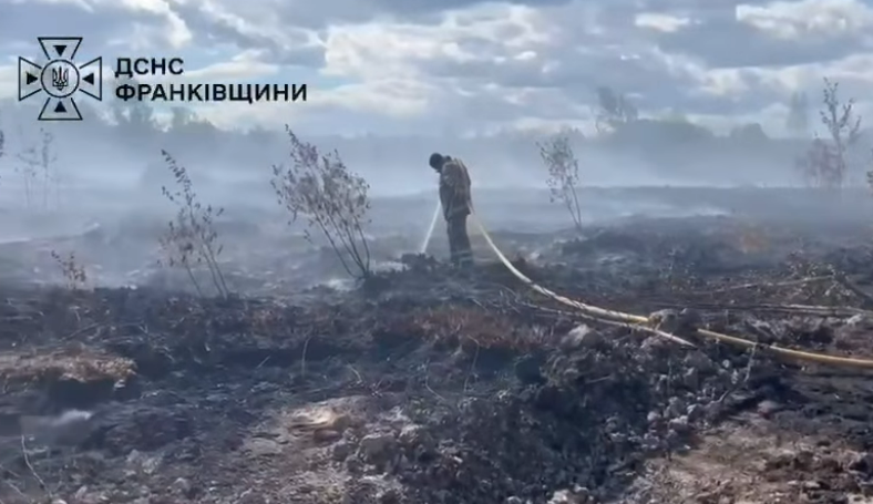 На Прикарпатті ліквідували пожежу на торфовищі, яка тривала майже 3 тижні