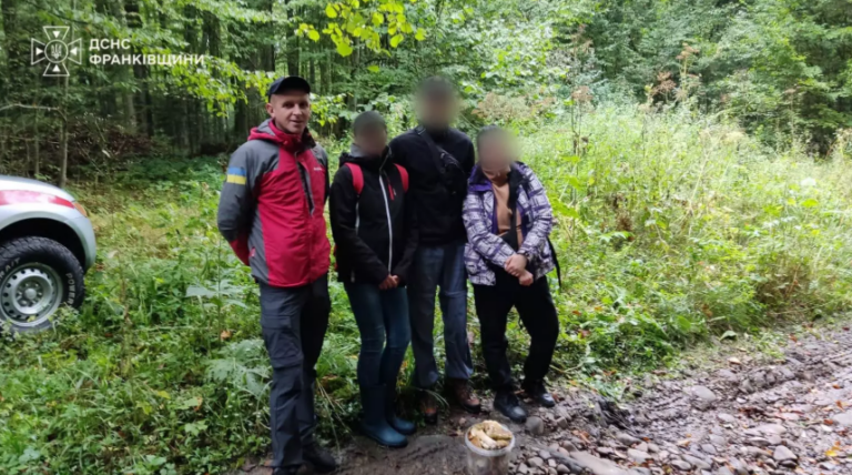 Заблукали під час збору грибів: біля Нової Гути рятувальники шукали групу людей